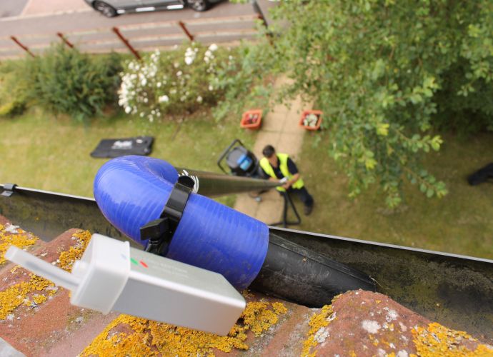 gutter vacuum in the roof gutter of a bungalow